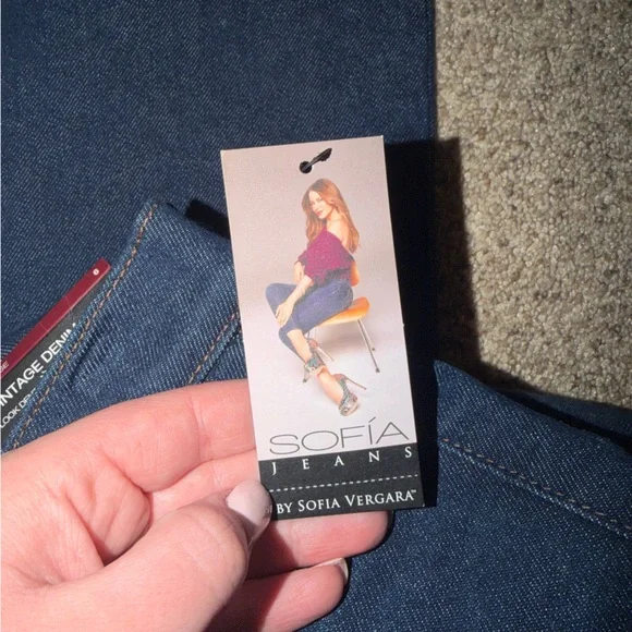 Sofia by Sofia Vergara Wide Leg Jeans - Picture 3 of 4